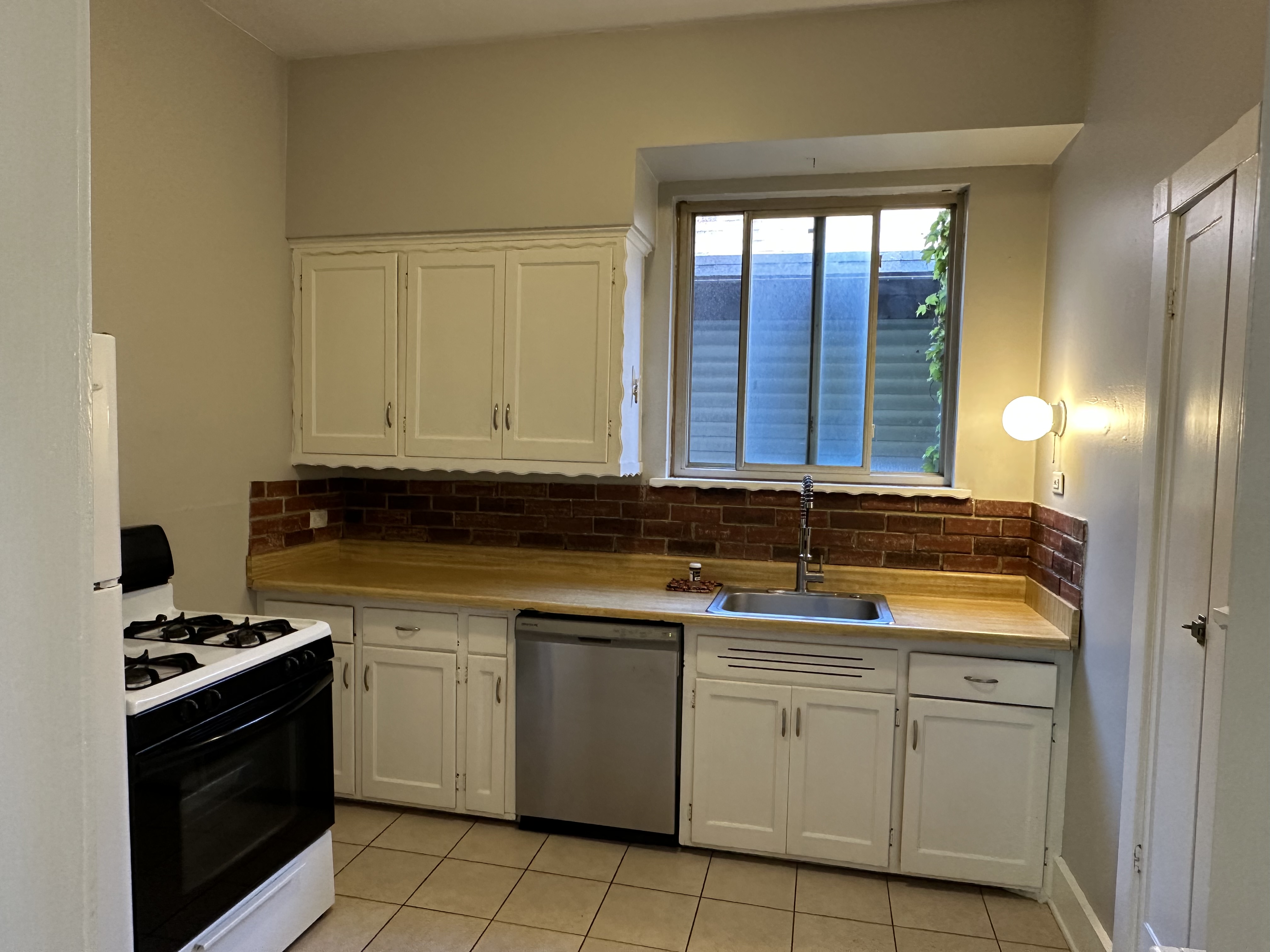 324 E Deer Pl - 5 Unit - Lower A